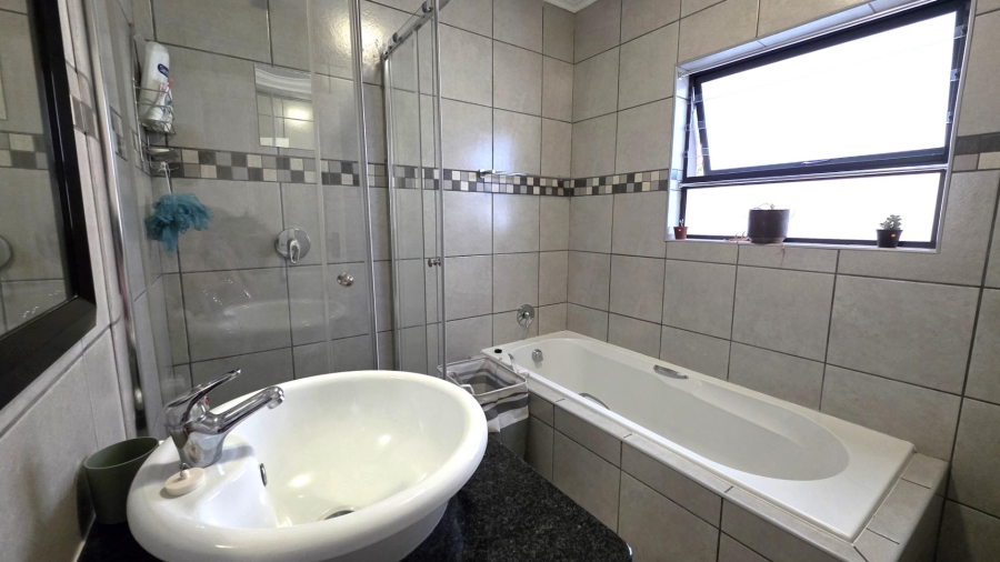 To Let 3 Bedroom Property for Rent in Melodie North West